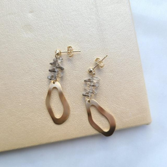 カット アクリル マットメタル サークル ピアス