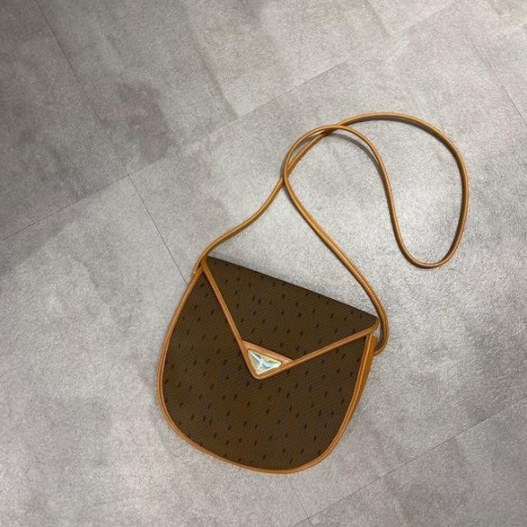 vintage YVES SAINT LAURENT(イヴ・サンローラン）ショルダーバッグ