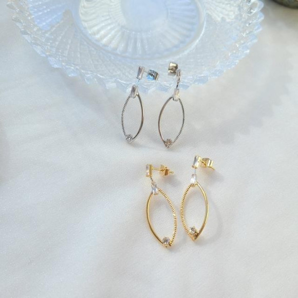 メタル リーフ モチーフ ビジュー ピアス