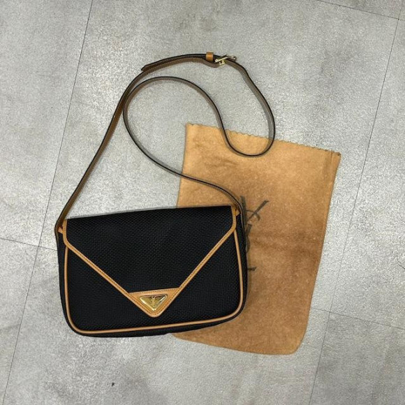 自分へのご褒美に！vintage YVES SAINT LAURENTショルダーバッグ