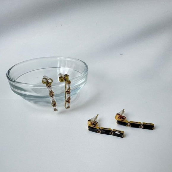 【金属アレルギー対応】3連ストーン ピアス/サージカルステンレス