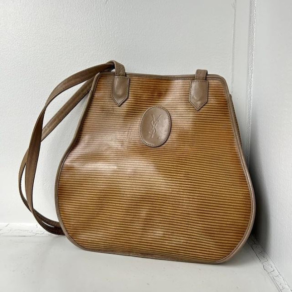 頑張った自分へ！vintage YVES SAINT LAURENTショルダーバッグ