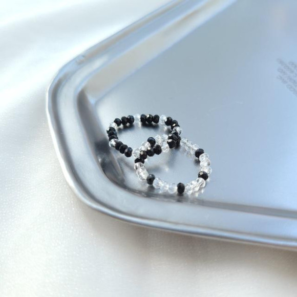 これからのシーズンオススメ！モノトーン シンプル ビーズ リング