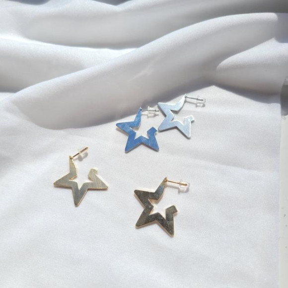 星モチーフが存在感のあるタル モチーフ ピアス！