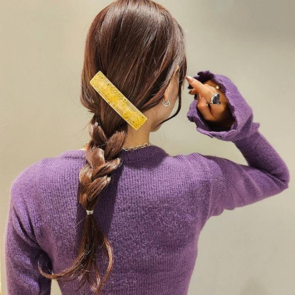 春にもぴったり！スクエア フラワーアクリル バレッタ