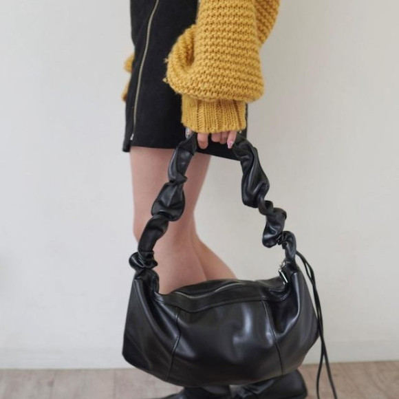 人気アイテム！ギャザーデザイン ドローコード ショルダーバッグ