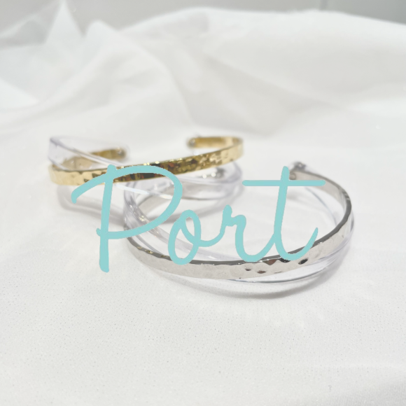 Port ／清涼感のあるアクリル×メタル クロスバングル