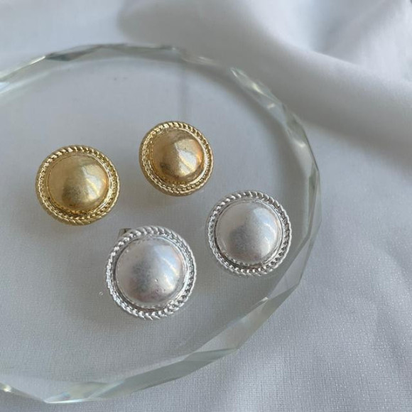 シンプルで使いやすい！メタル ボタン ピアス