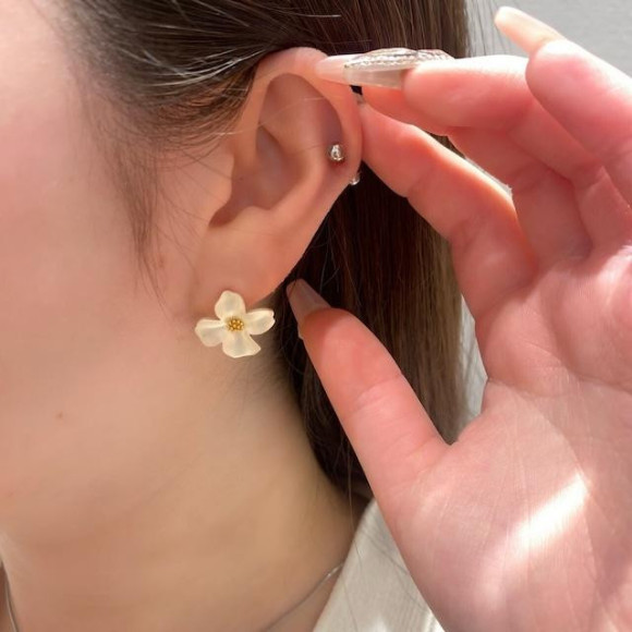 【金属アレルギー対応】セミマット フラワー ミニ ピアス/樹脂