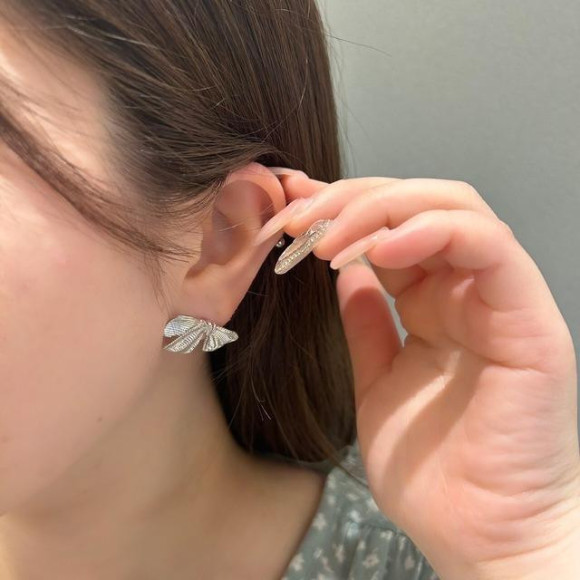 【金属アレルギー対応】メタル リボン ピアス/silverポスト