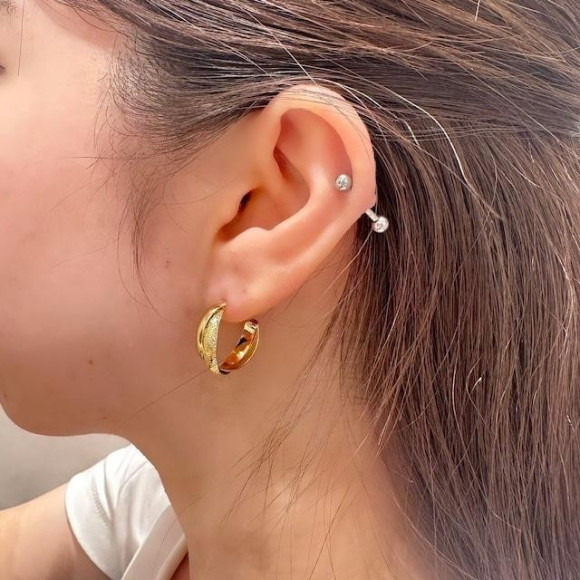 【金属アレルギー対応 】 サイドツイスト メタル フープピアス/樹脂