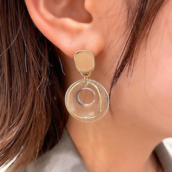 夏にピッタリ！ダブル サークル アクリル ピアス 