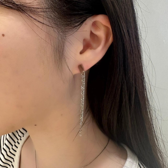 ツイストデザイン ロング ピアス/サージカルステンレス