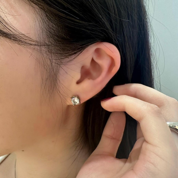 キューブ ビジューピアス/サージカルステンレス