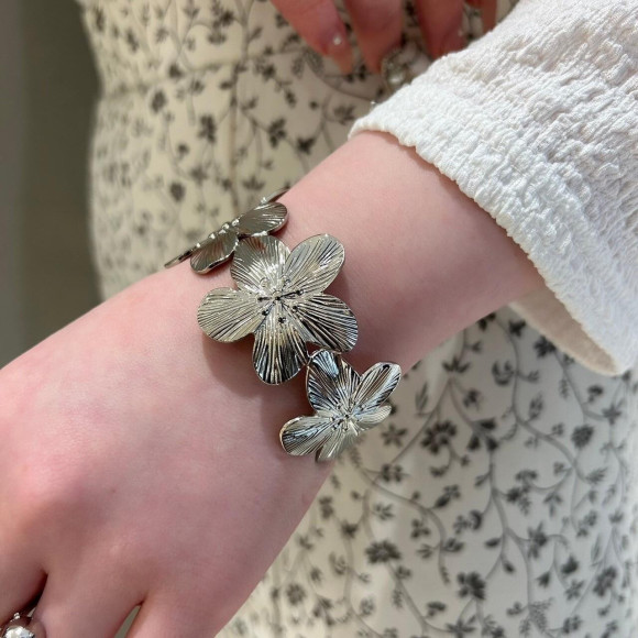 メタル フラワー ボリューム ワイド バングル