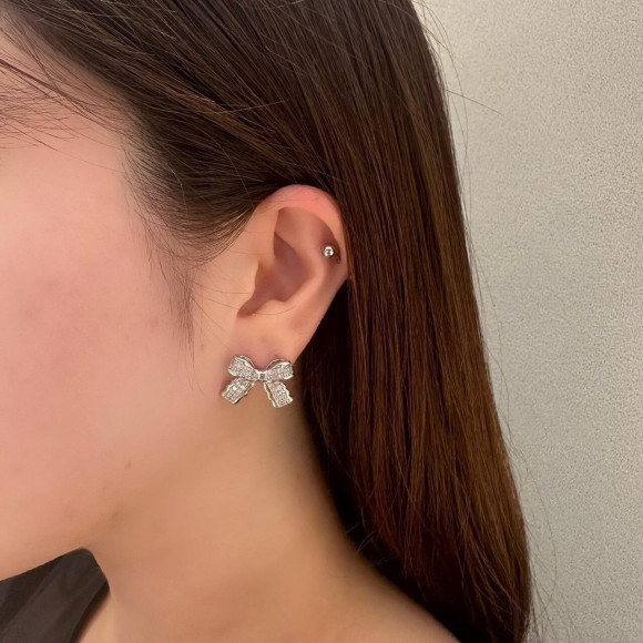 【金属アレルギー対応】リボン ビジュー ピアス /silverポスト