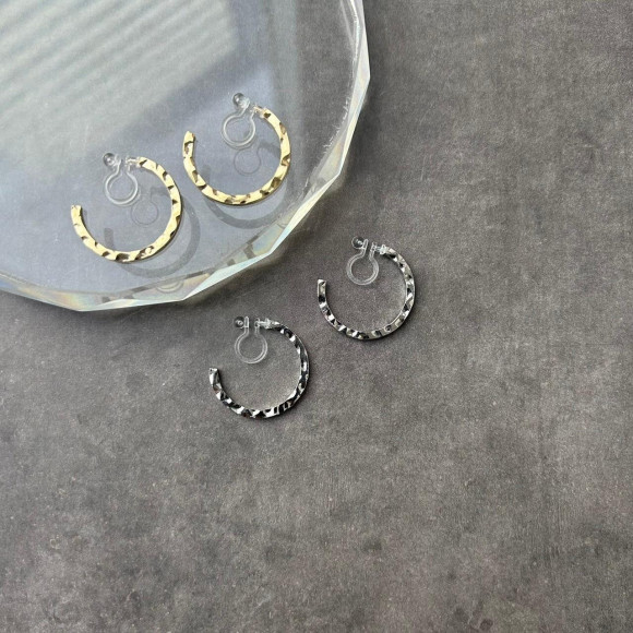 【金属アレルギー対応】たたき メタル フープ ノンホールピアス/イヤリング