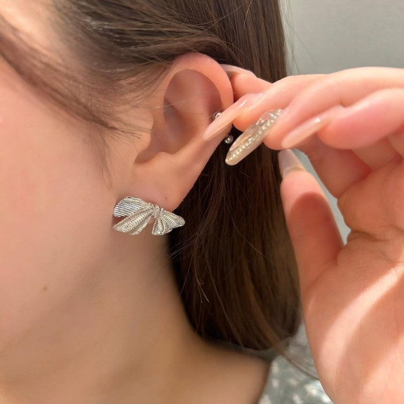 【金属アレルギー対応】メタル リボン ピアス/silverポスト