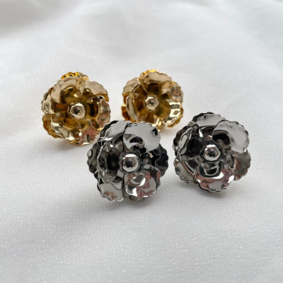 メタル フラワー ピアス