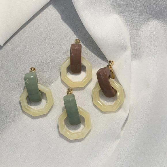  多角 アクリル バイカラー イヤリング
