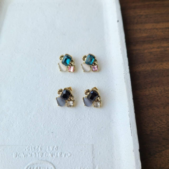 カラービジュー アクセント ピアス