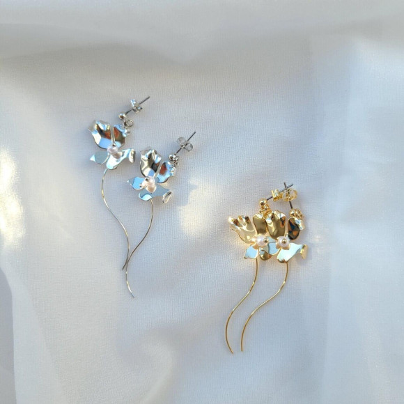 Metal Flower Long Swing Earring