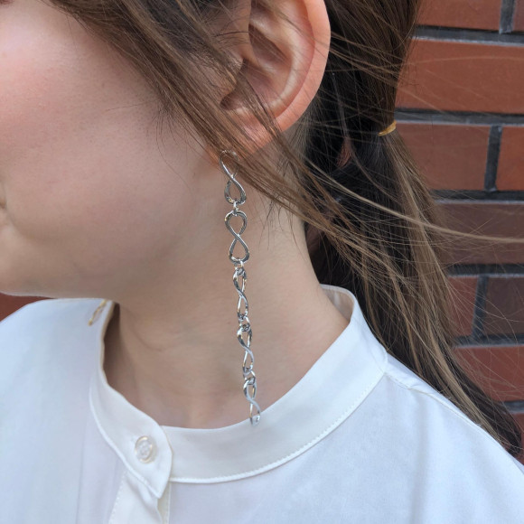 メタル　リボン　ロング　ピアス
