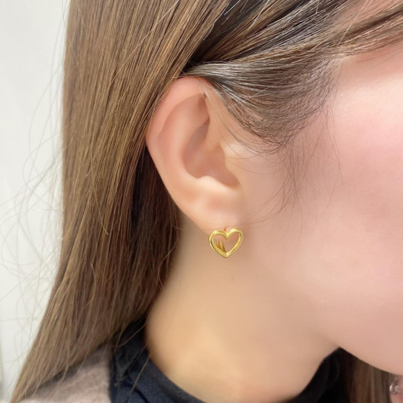 [การรองรับโรคภูมิแพ้โลหะ] สแตนเลสรูปหัวใจห่วงต่างหู / ผ้าขนสัตว์ Cal