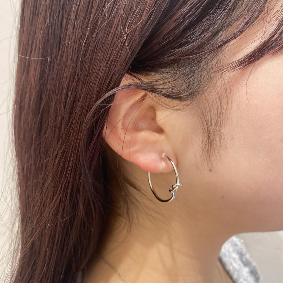 【金属アレルギー対応 】 メタル ノット フープ ノンホールピアス / イヤリング