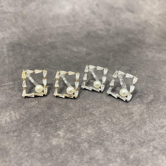 [Metal Allergy] Square pearl non-hole pierced earrings / resin earrings