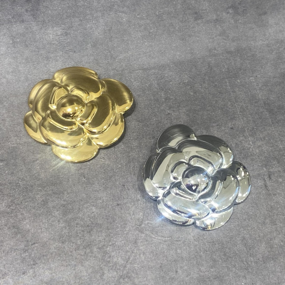 Metal rose brooch