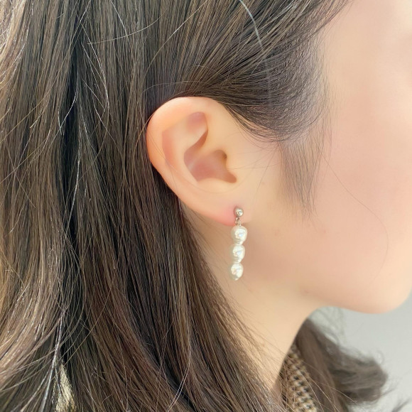 [Metal Allergy] Pearl long earrings/Surge Carsten Less