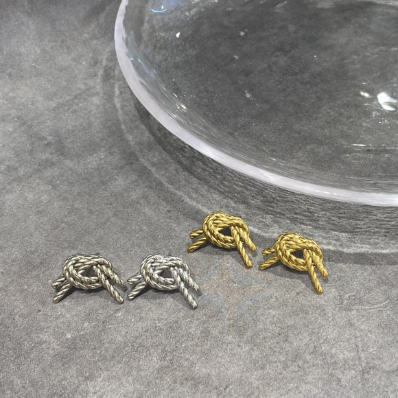 [Metal Allergy] Wire Twist pierced earrings/Surge Carsten Less