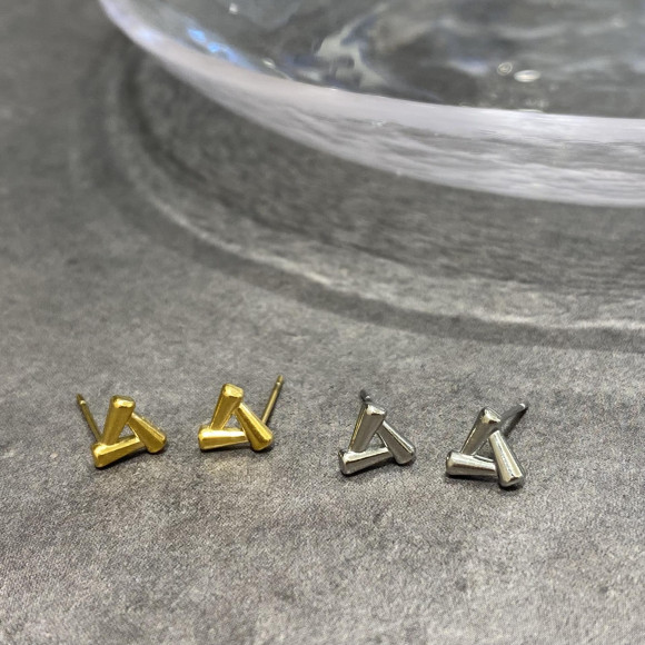 [Metal Allergy] Mini Triangle Pierce/Surge Carsten Less