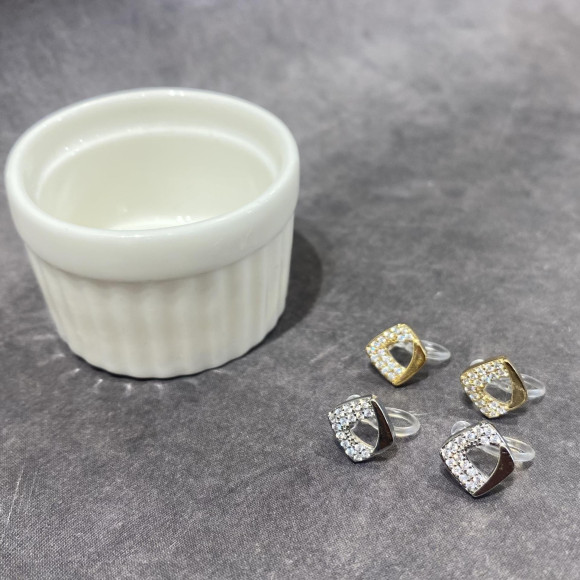 [Metal Allergy] Square Bijuon-hole pierced earrings / resin earrings