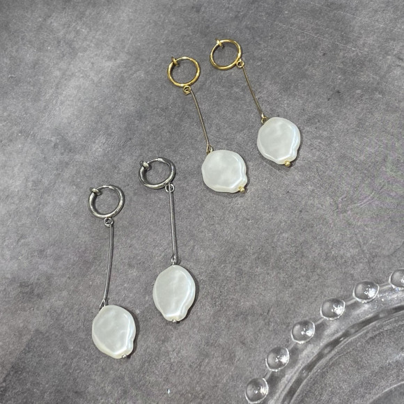 [Metal Allergy] Metal Hoop Pearl Long Earrings/Surge Carsten Less