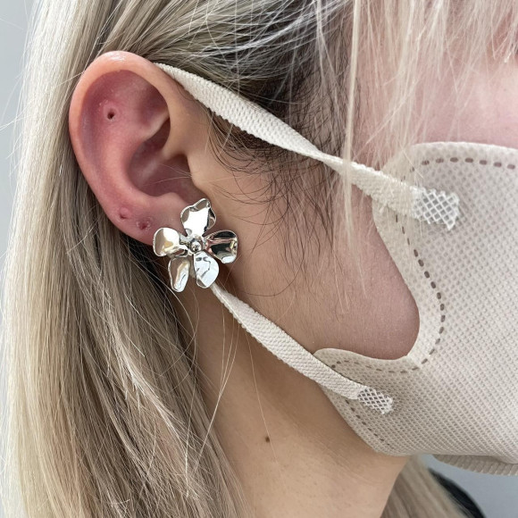 [การรองรับโรคภูมิแพ้โลหะ] สแตนเลส flower design โลหะต่างหู / ผ้าขนสัตว์ Cal