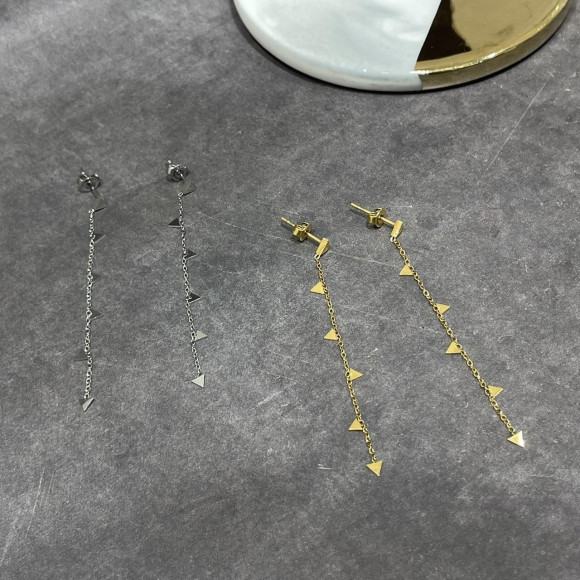【金属アレルギー対応】トライアングルチェーンピアス/サージカルステンレス