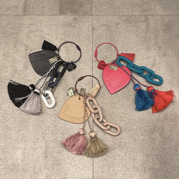 タッセル付きハートチャーム