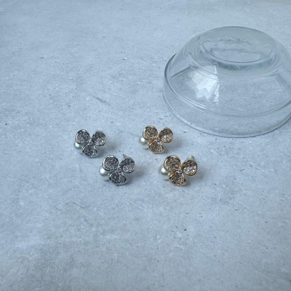 【金属アレルギー対応】ビジュー クローバー パール ピアス/silverポスト