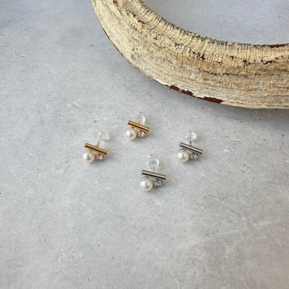 【金属アレルギー対応 】パール ビジュー ピアス /樹脂