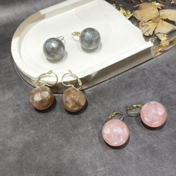 ต่างหูลูกบอลอะคริลิก