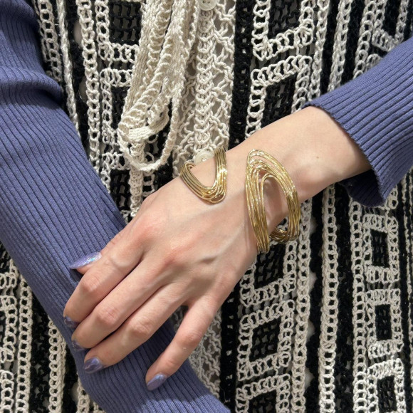 ワイヤーバングル