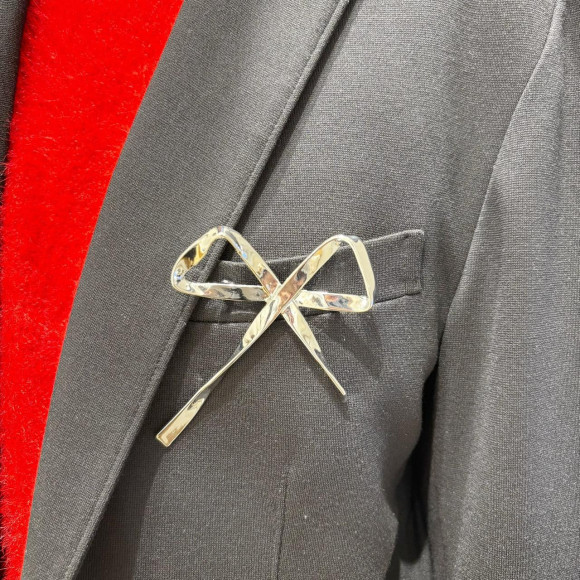 リボン　ブローチ