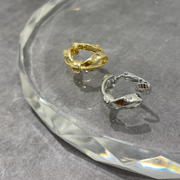 メタルリボンイヤーカフ