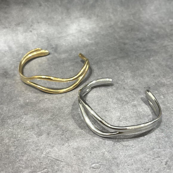 ウェーブバングル