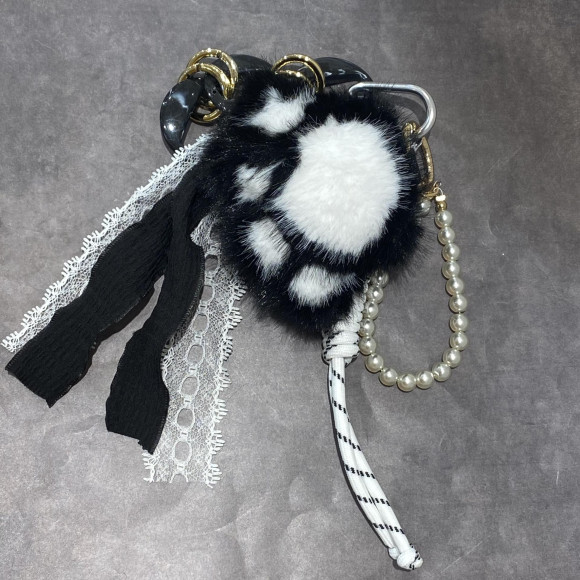 肉球レースチャーム