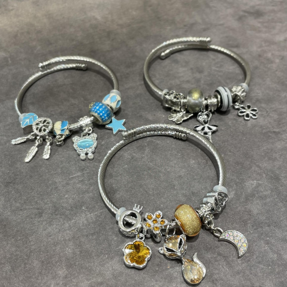 チャームバングル