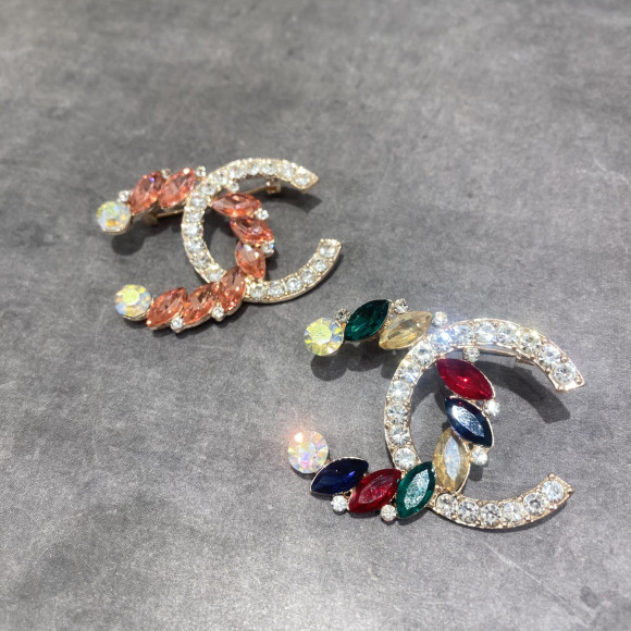 ビジューブローチ