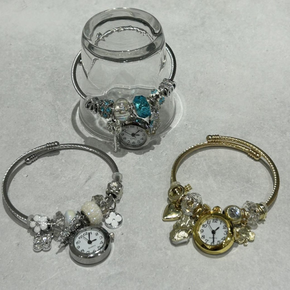 チャームバングルウォッチ